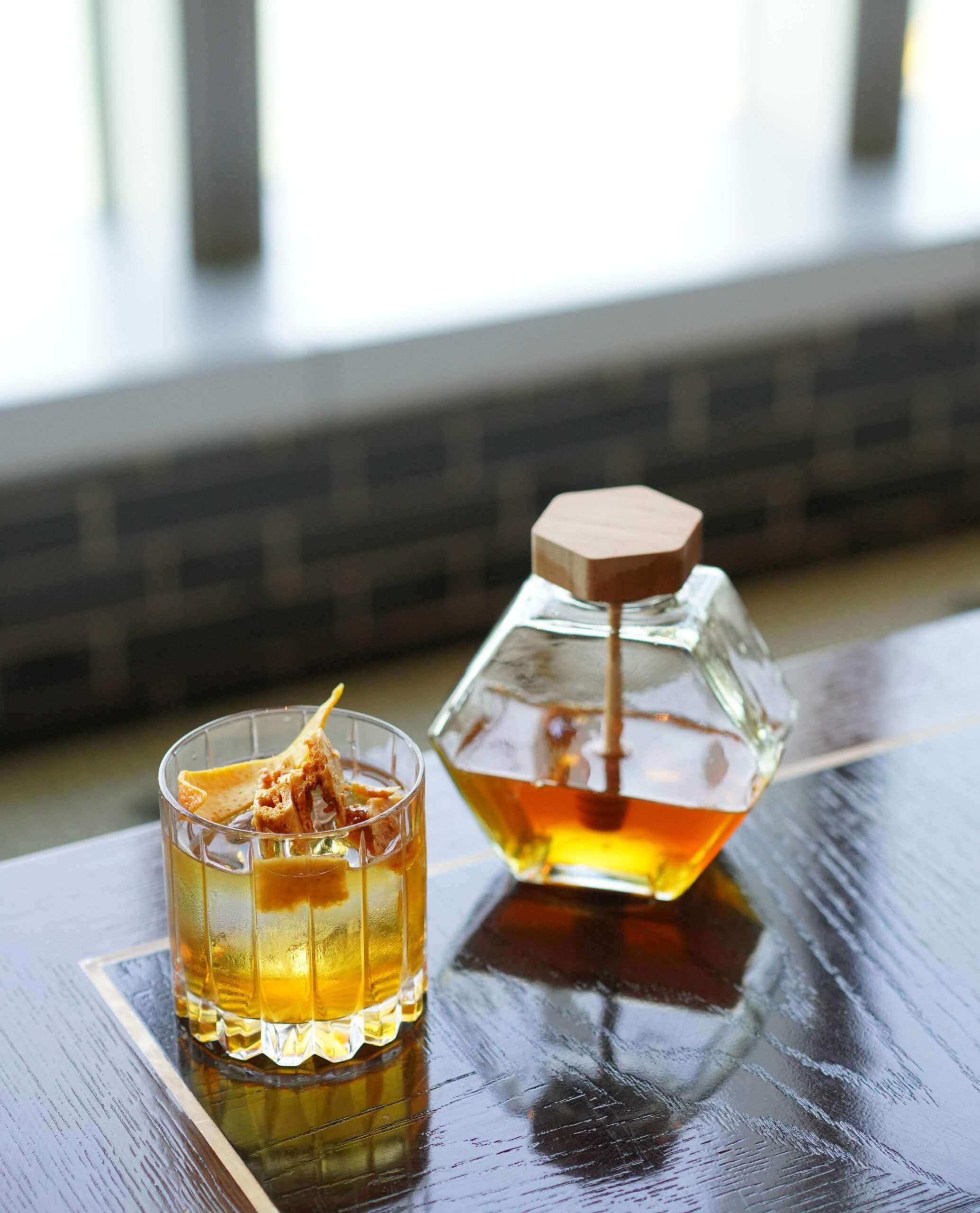 海岸扒房招牌Cocktail"Honey Old Fashion"HK$110。​
