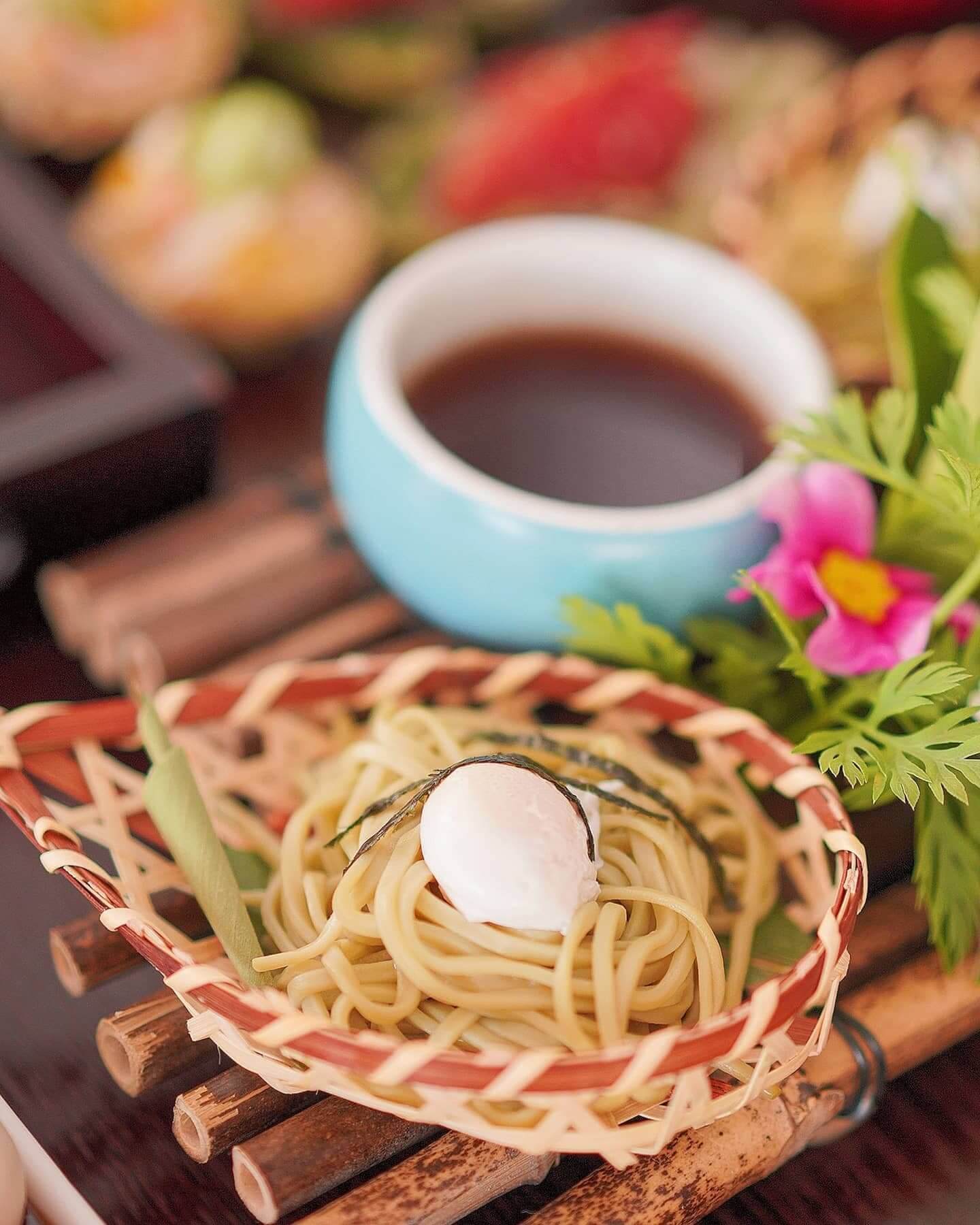 綠茶蕎麥麵及水煮鵪鶉蛋