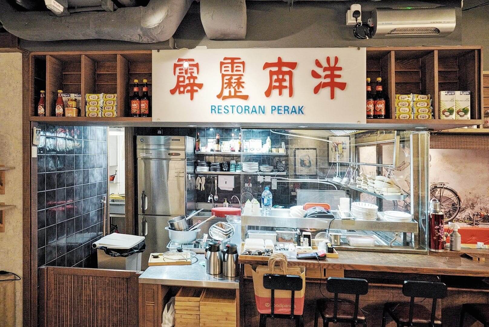 雖為室內,不過環境卻設計得甚有馬拉大排檔風味!